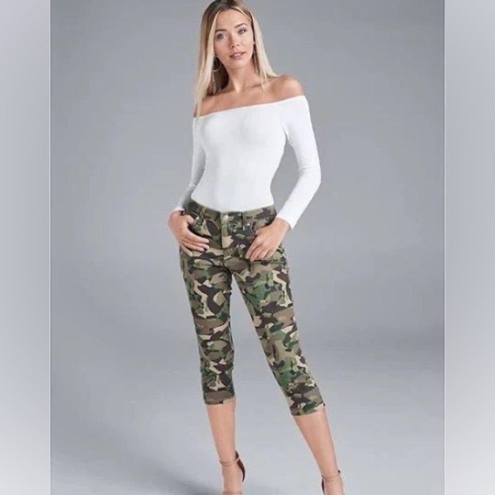 Venus Camo Cropped Jeans, Size 2